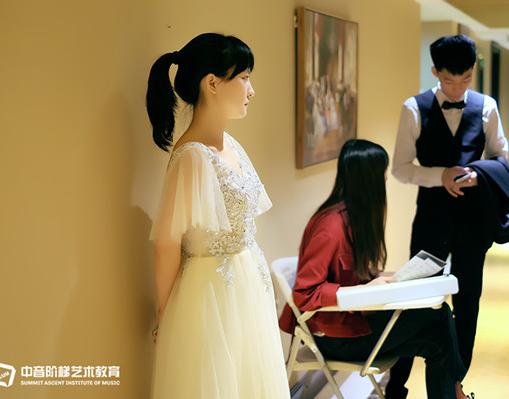 中央音乐学院考研难不难考？