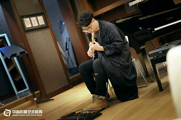 古典吉他艺考好考吗?和民谣吉他有什么区别?