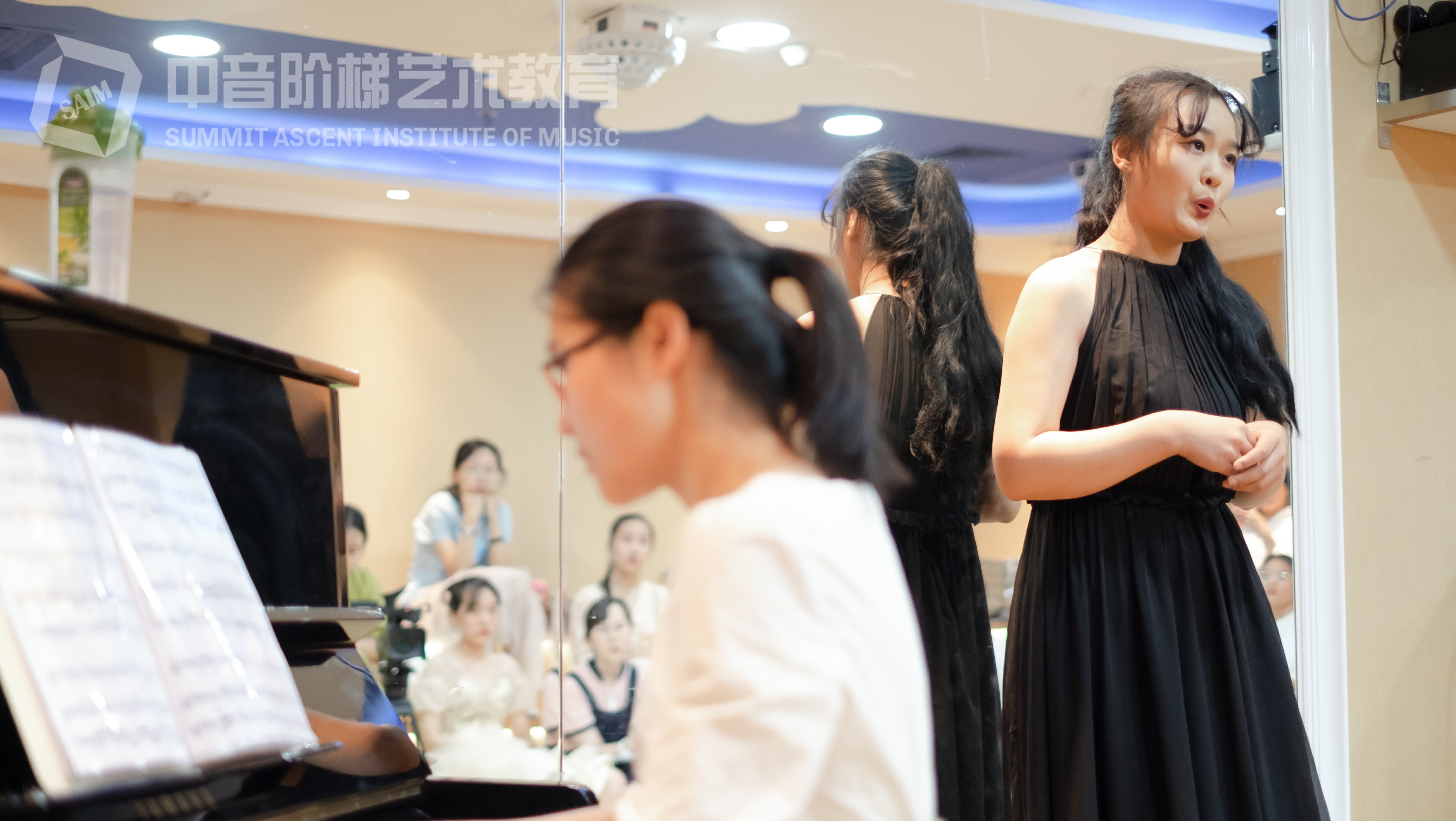 选择音乐艺考培训机构好还是专业声乐老师好？