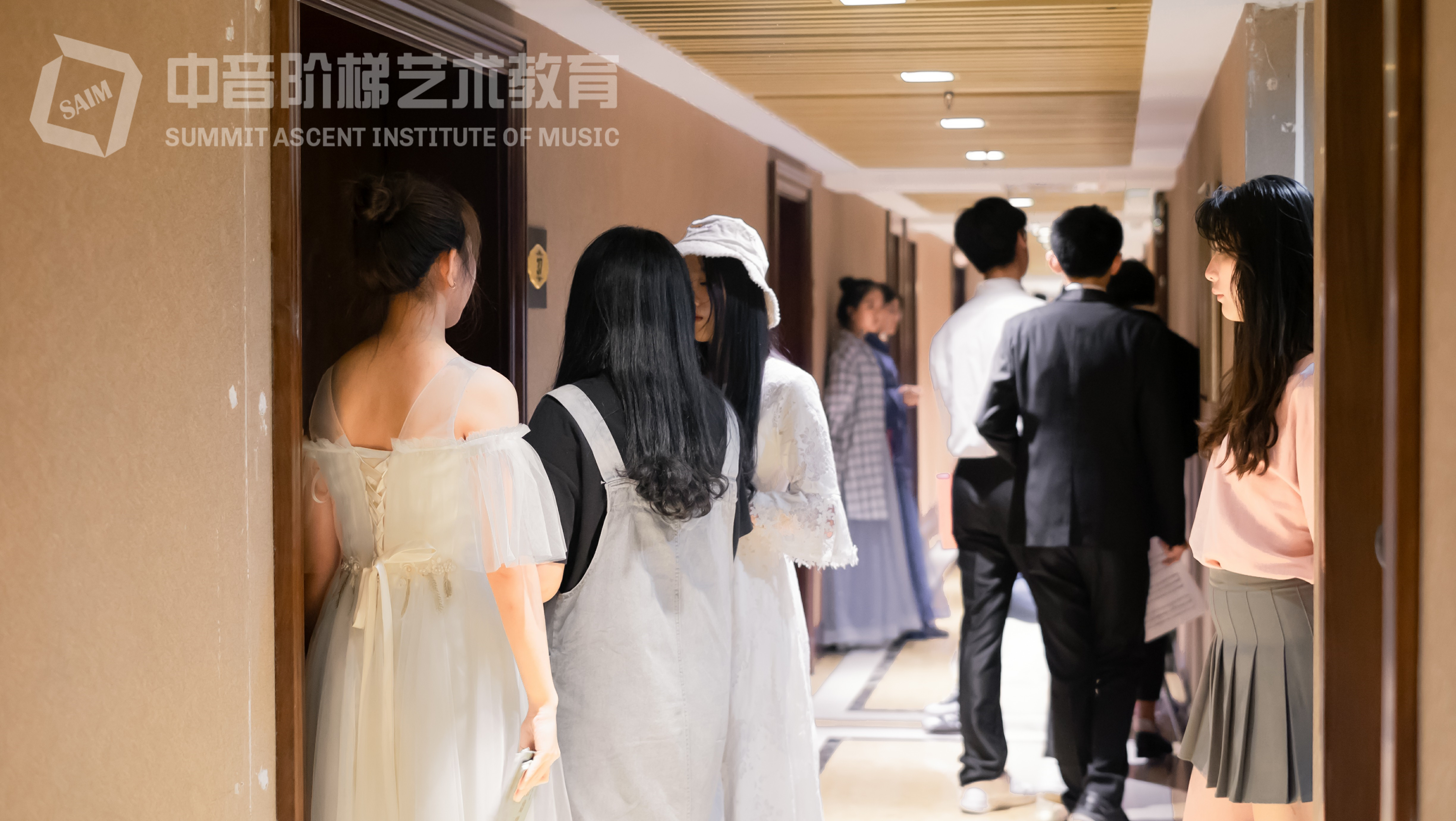 竖琴如何演奏，学竖琴适合弹的曲子?