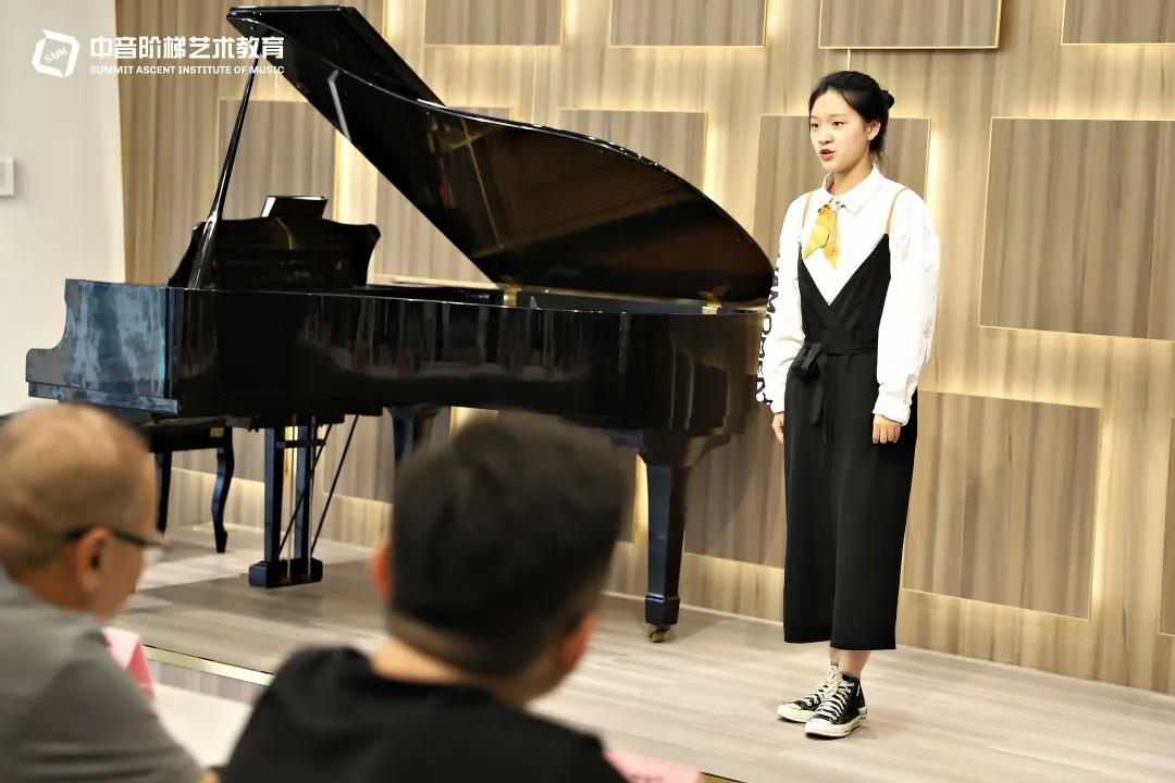 艺考音乐唱什么好？哪个时期可以学声乐？