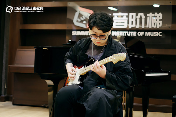 音乐生器乐专业有吉他吗？学吉他高考能走艺术生吗？