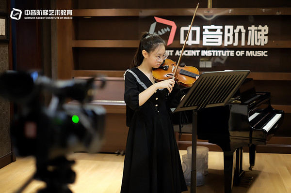 声乐艺考要花多少钱？艺考时声乐演唱的注意事项有哪些？