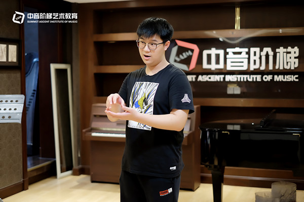 音乐剧和歌剧的区别