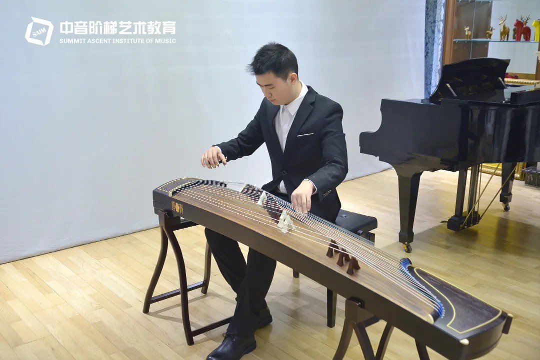 古筝学习班会学哪些内容？新手学习古筝的注意事项是什么？