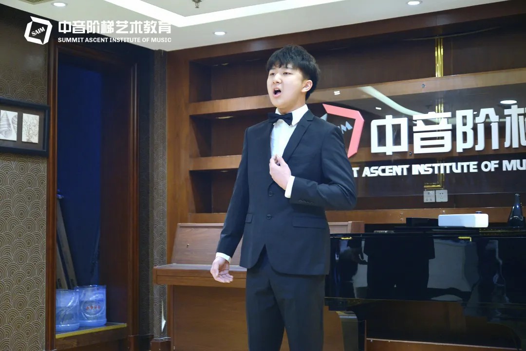 声乐发声培训学校注意什么？声乐艺考考什么？