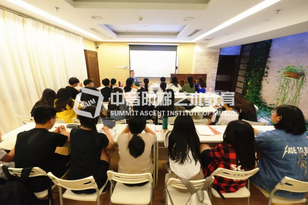 考中央音乐学院需要满足什么条件？考中央音乐学院在哪里培训？